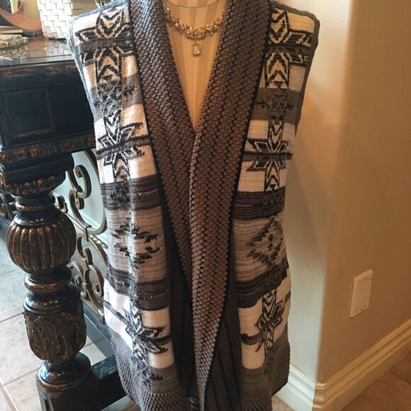 BCBG SLEEVELESS Cardigan Vest with Folding Lapel! - Picture 5 of 16